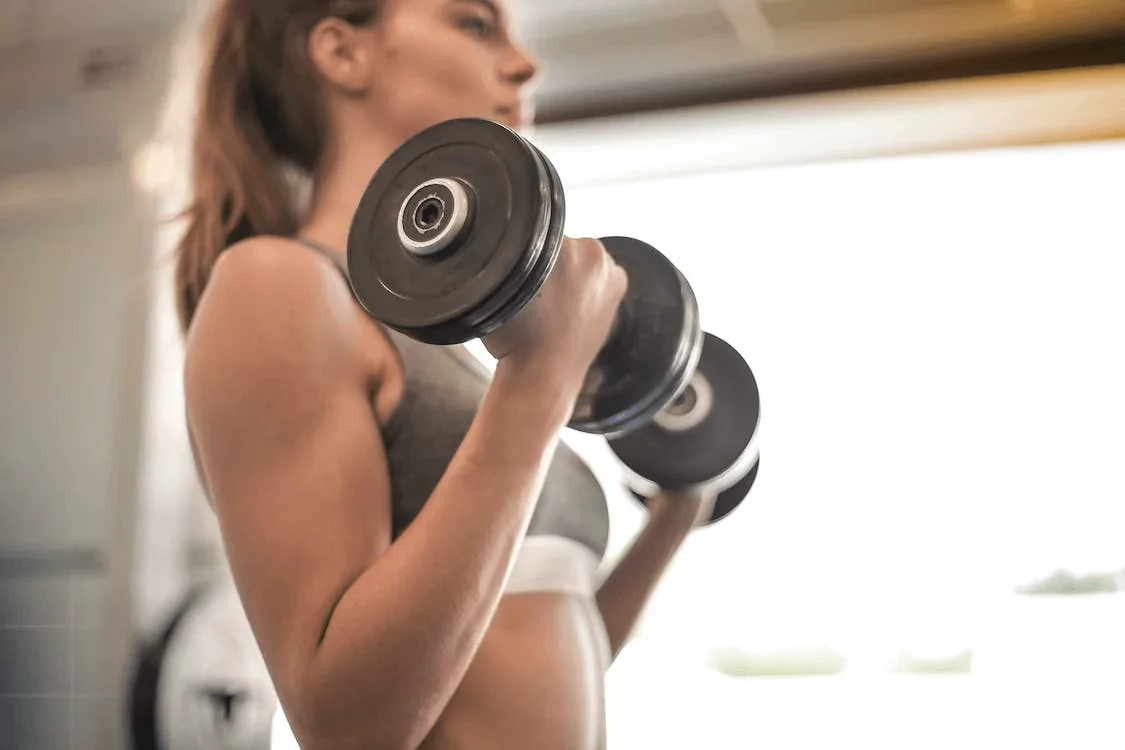 How To Do Biceps Curls Proper Form Variations Quantum Fitness Blo
